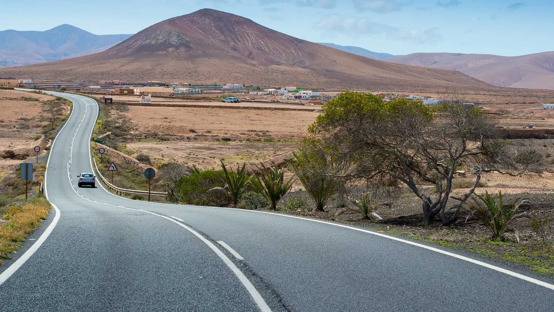 driving in fuerteventura - One of the many lovely empty roads in Fuerteventura